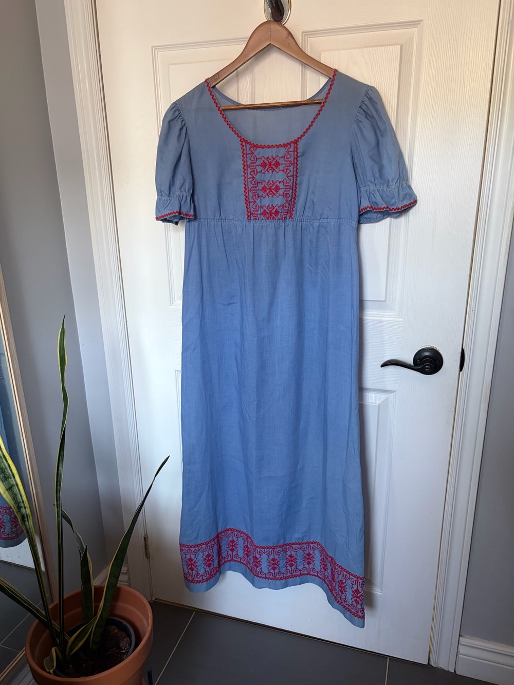 Vintage 1970s Prairie Blue Embroidered Puff-Sleeve Maxi Dress Size M-L